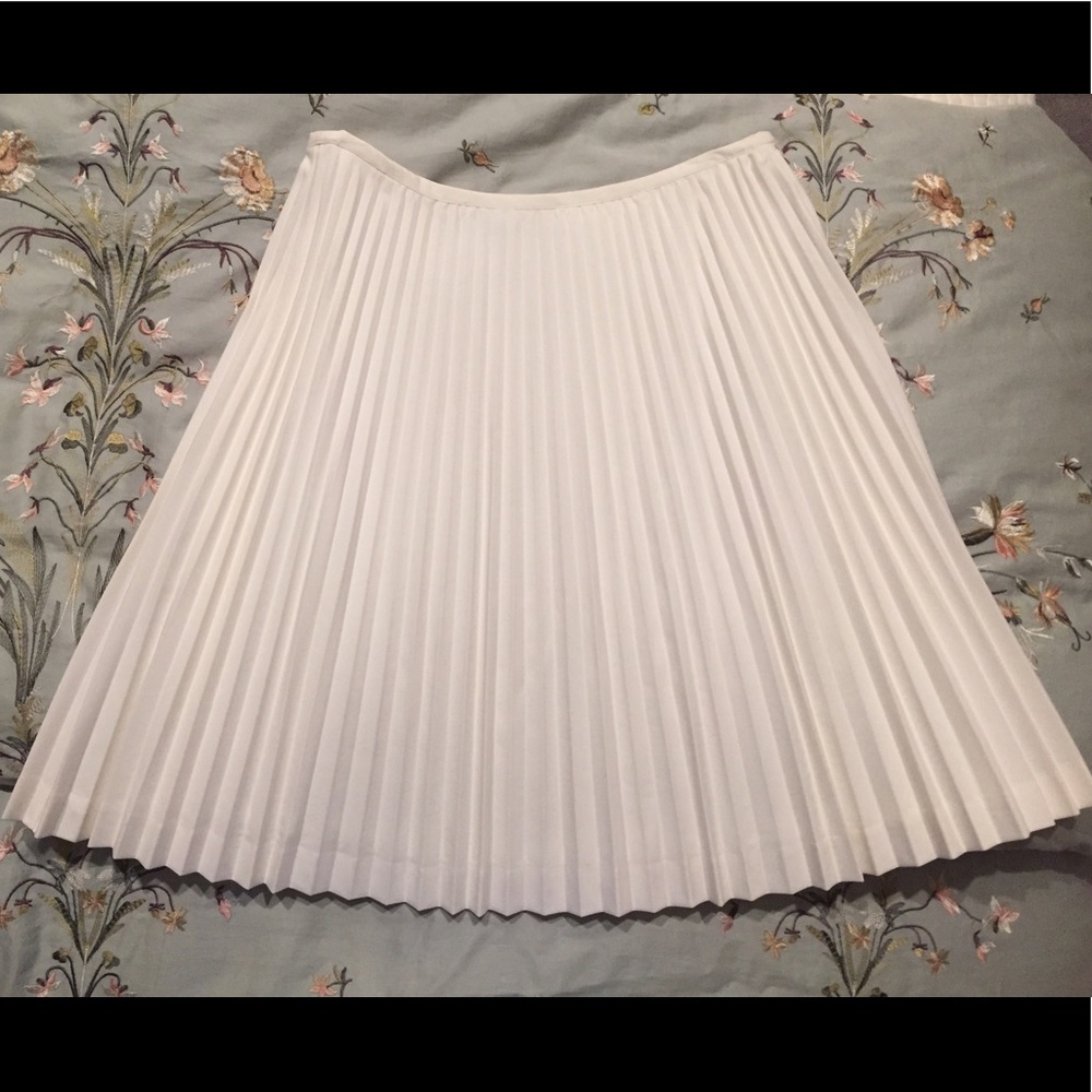 Trina Turk winter white skirt